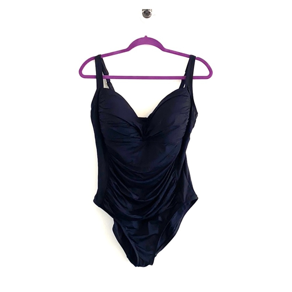 Retro inspired bathing suit: Black